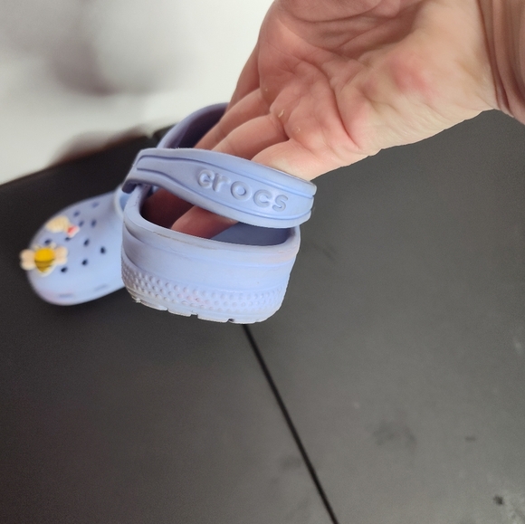 CROCS Classic Periwinkle Blue Clogs C11 jibitz bee heart fingers - Picture 8 of 9